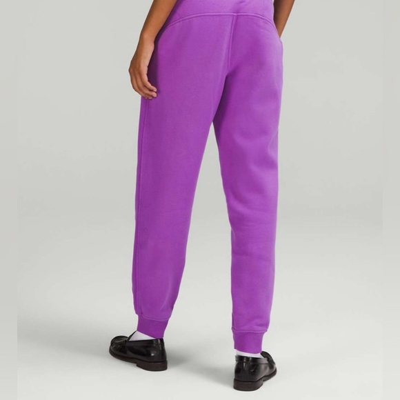 Lululemon Scuba High-Rise Jogger
Moonlit Magenta 8 - Picture 3 of 14